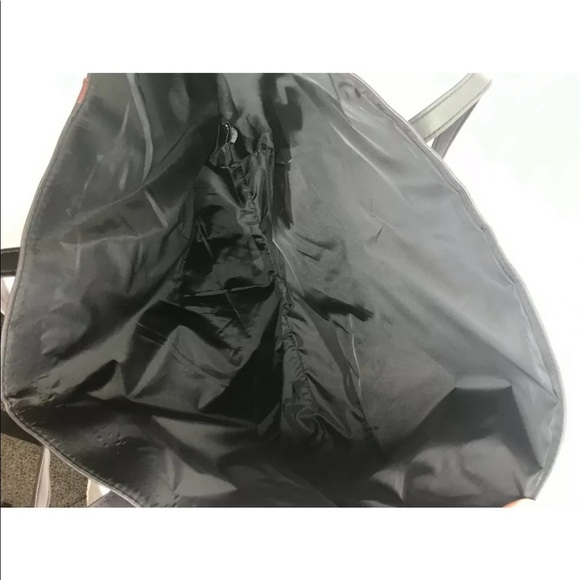 Victoria’s Secret Holiday 2021 Buffalo Plaid Tote / Carry All Bag NWT - Picture 4 of 8